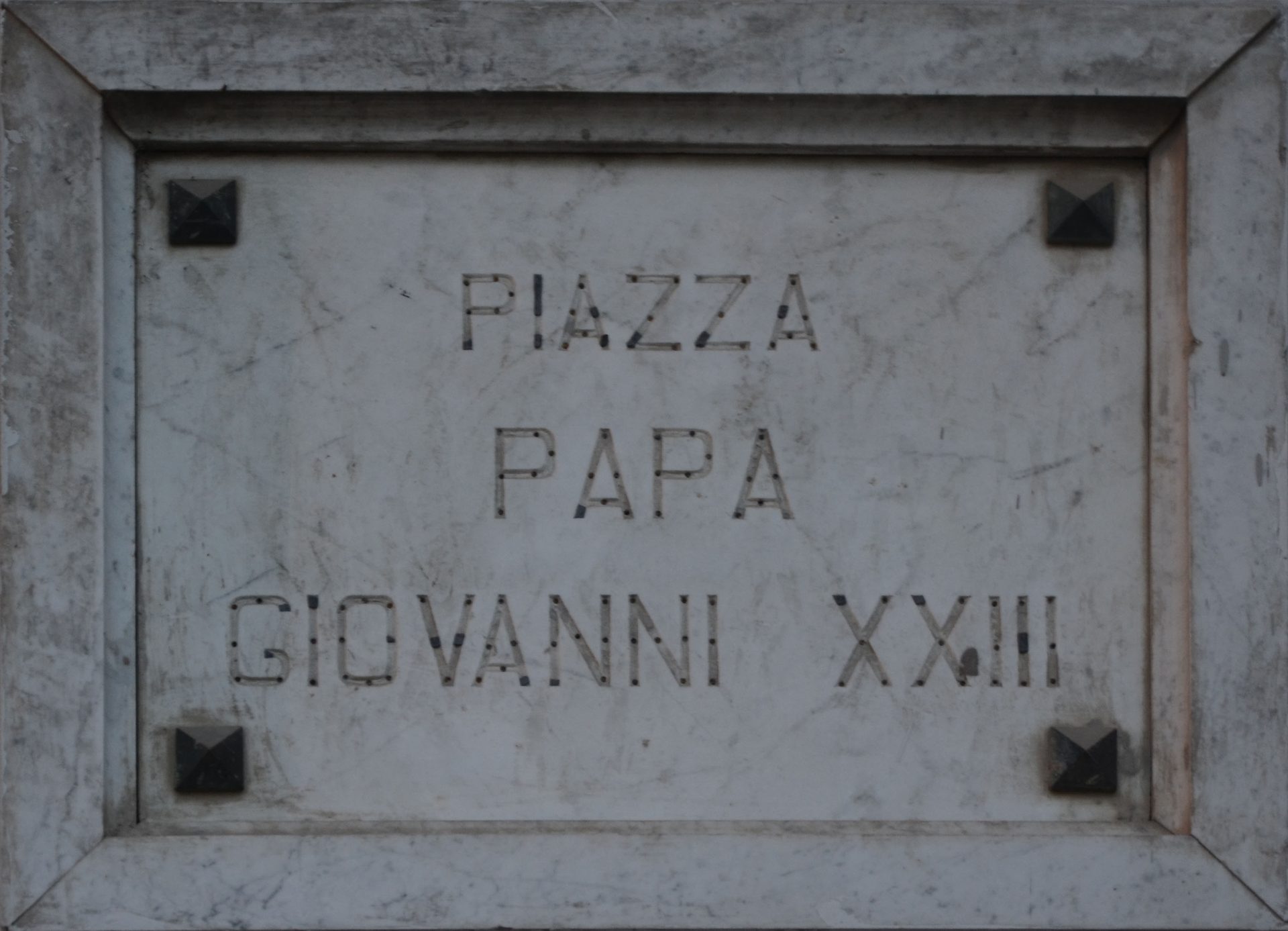 Piazza%20Giovanni%20XXIII.jpg